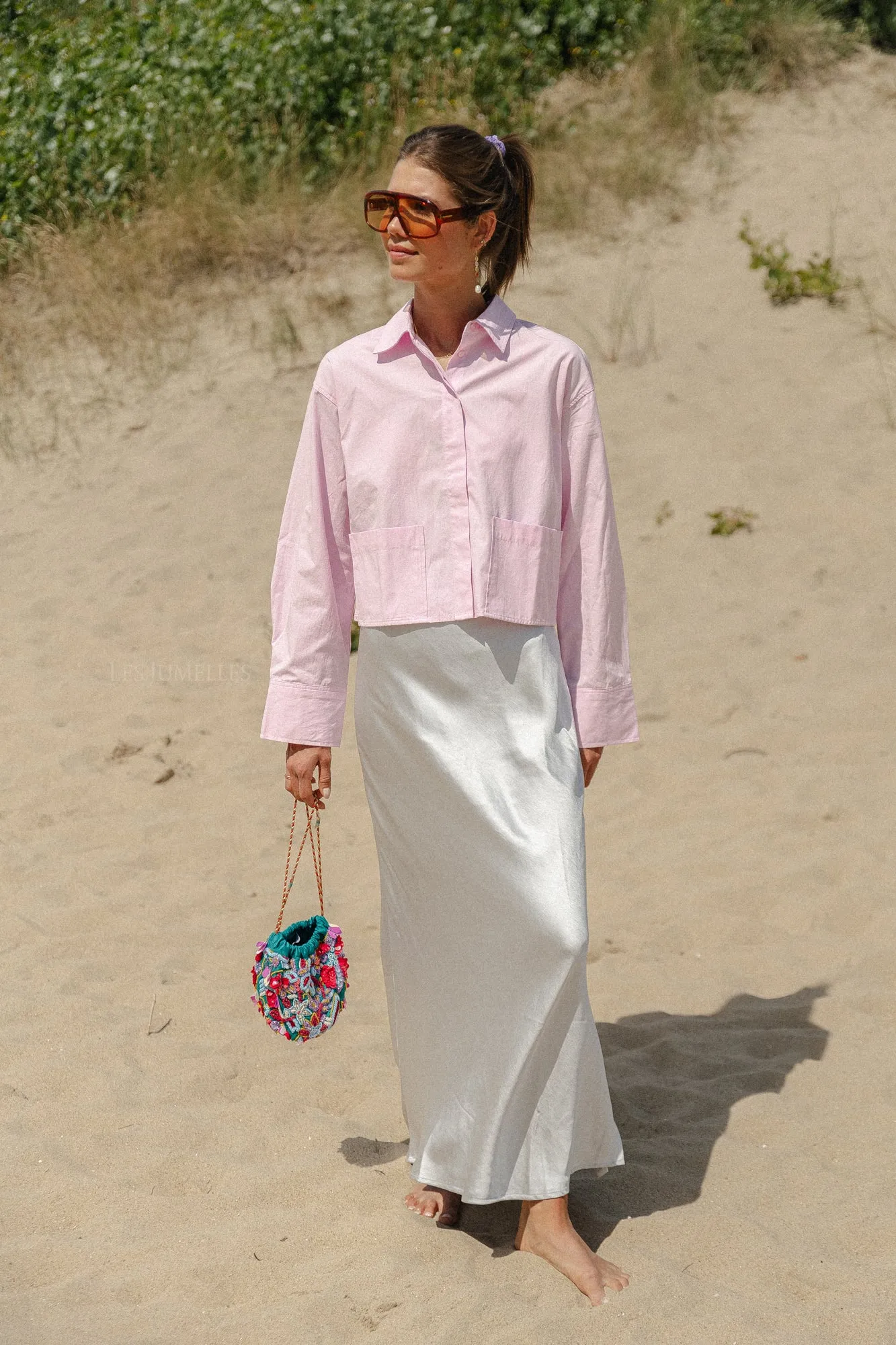 YASLEE Short Silk Shirt with Elegant Pirouette Design